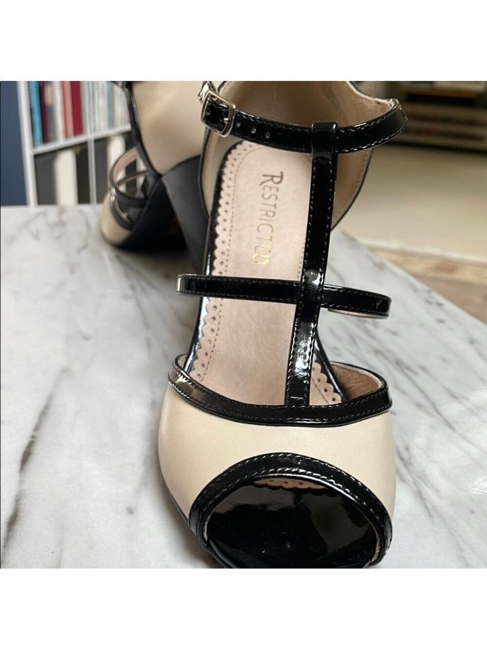 Vintage 1920s Flapper Cream and Black T-Strap Heels by “Restricted” size 7.5 - Picture 6 of 11